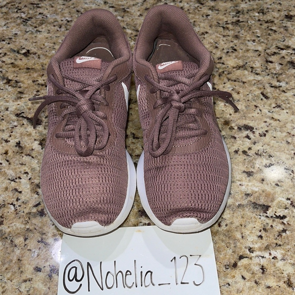 Nike Tanjun